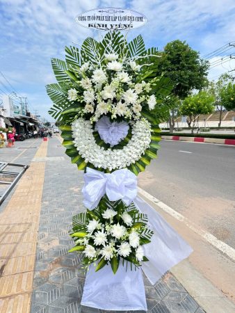 Nội dung ghi trên vòng hoa viếng